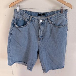 Medium wash Missguided mom jeans size 10US